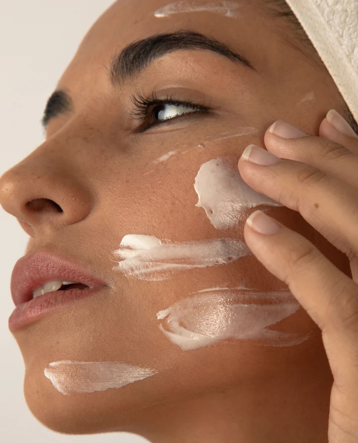 Makari Naturalle Carotonic Extreme Glow Renewing Face Cream applied to skin