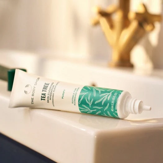 The Body Shop Tea Tree Skin Clearing Hydrator moisturiser tube