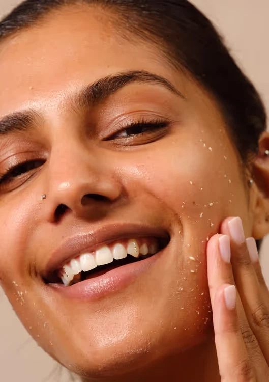 The Body Shop Vitamin C Glow Revealing Liquid peel exfoliant