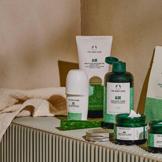 The Body Shop Vitamin C Glow Revealing Liquid peel exfoliant bottle