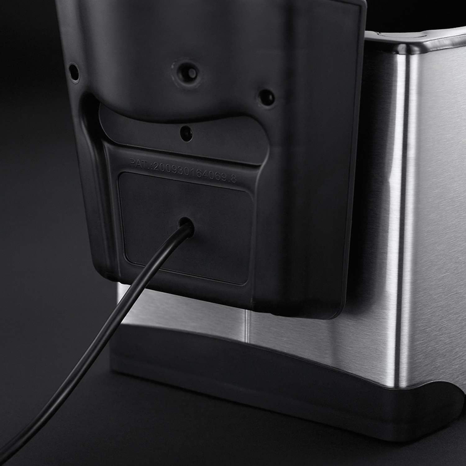 Russell Hobbs Professional 3.2 litre deep fryer with stainless steel base and black controls
