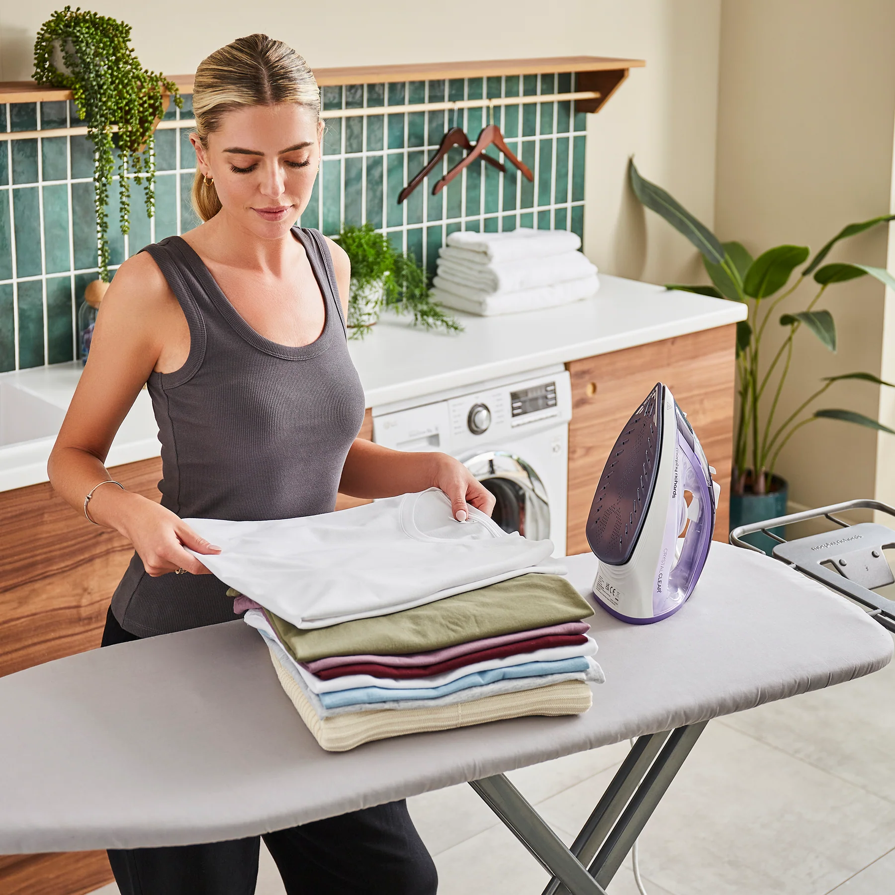 Crystal Clear 2400W steam iron in purple and white colour