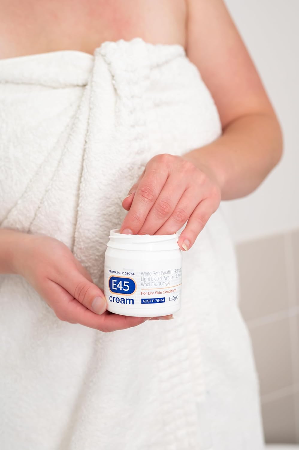 E45 Dermatological Cream 125g white jar for dry skin