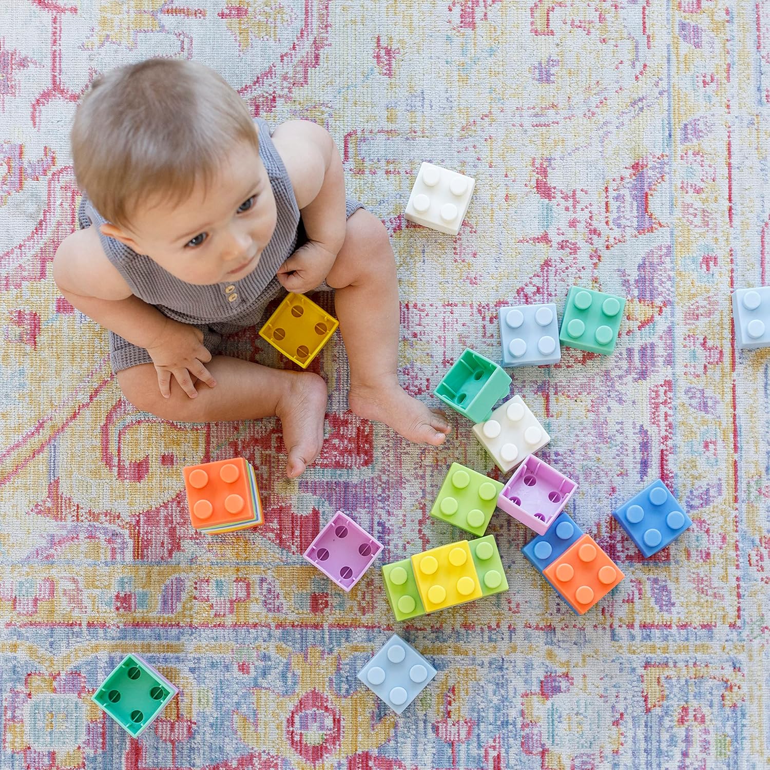Infantino Go Gaga Super Soft 1st Building Blocks in multicoloured rubber construction