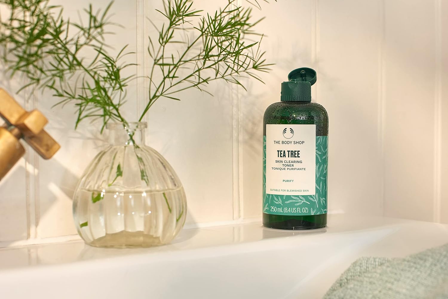 The Body Shop Tea Tree Skin Clearing Toner 250ml dark green bottle