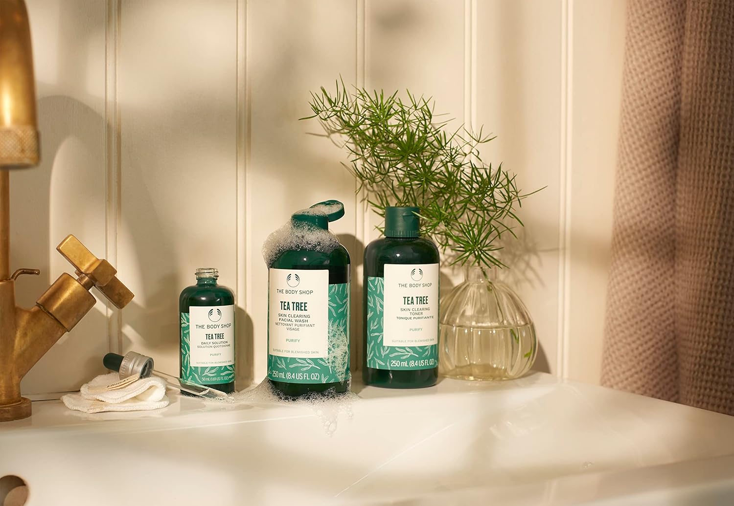 The Body Shop Tea Tree Skin Clearing Mattifying Facial Toner 250ml bottle