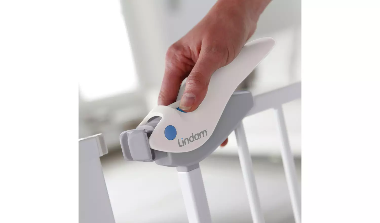 Lindam Easy Fit white safety gate handle with blue button detail close-up