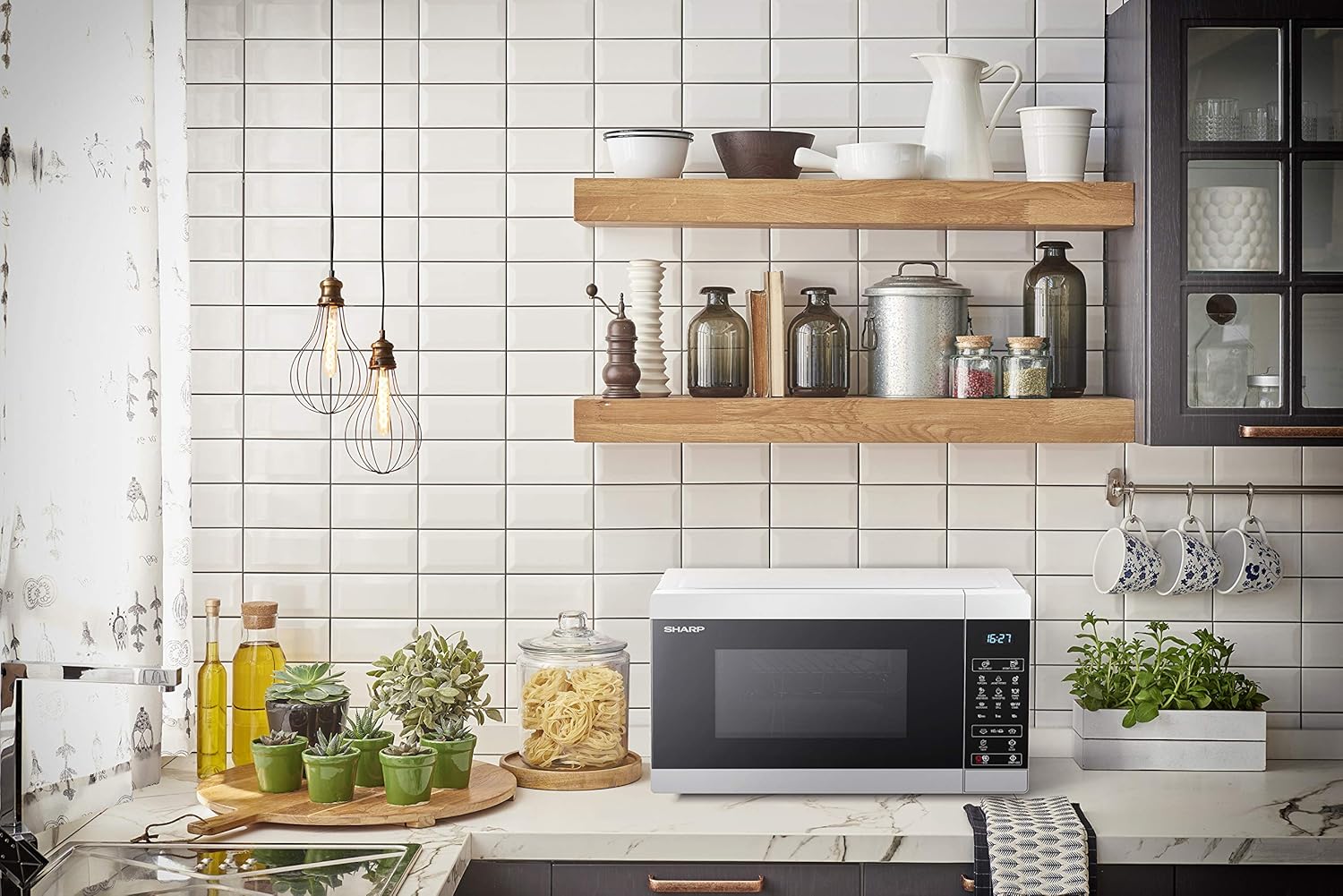 Sharp YC-MG81U-S 28 litre digital microwave with grill, silver and black