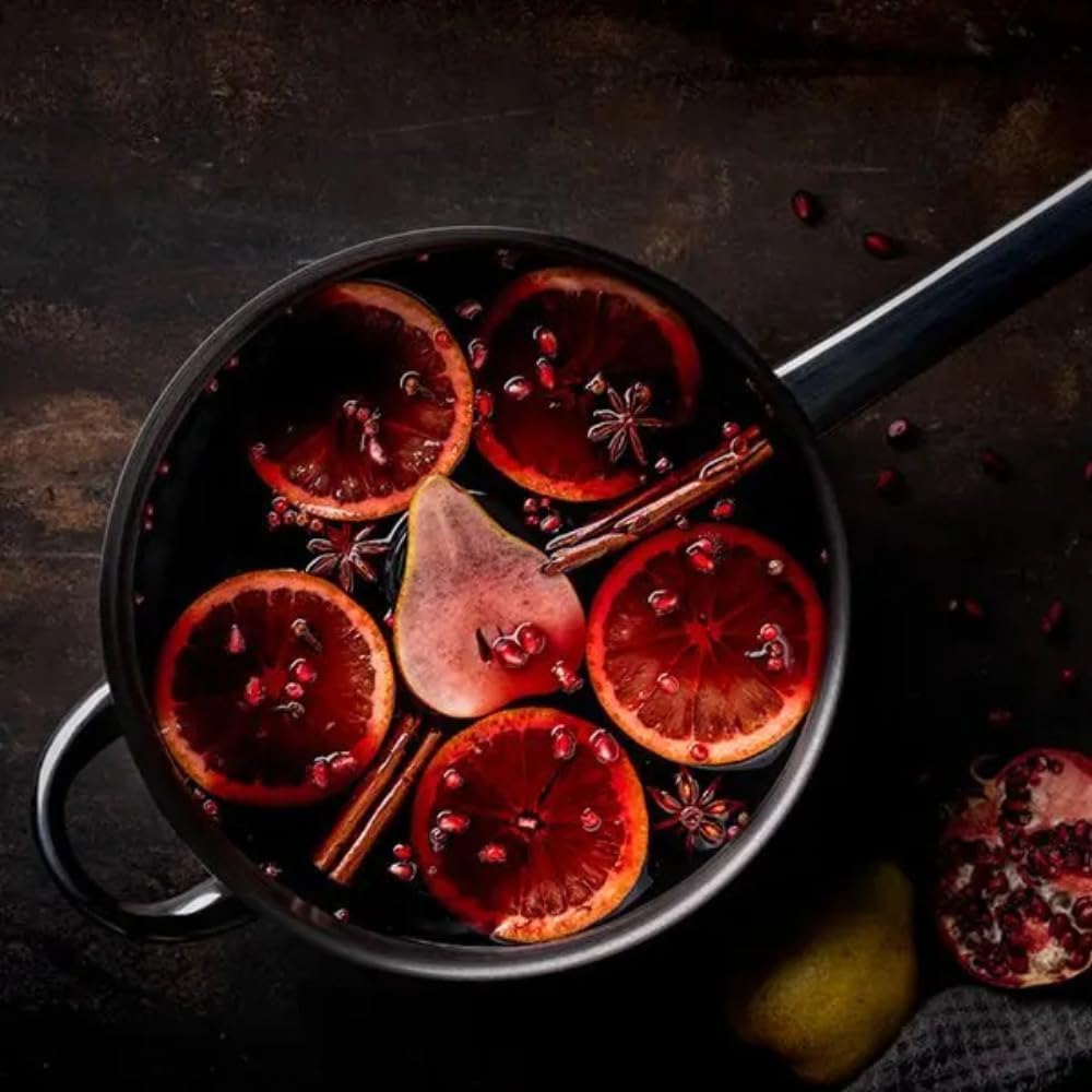 Stellar 1000 Classic Deep Saucepan 20cm black with pouring liquid and fruit