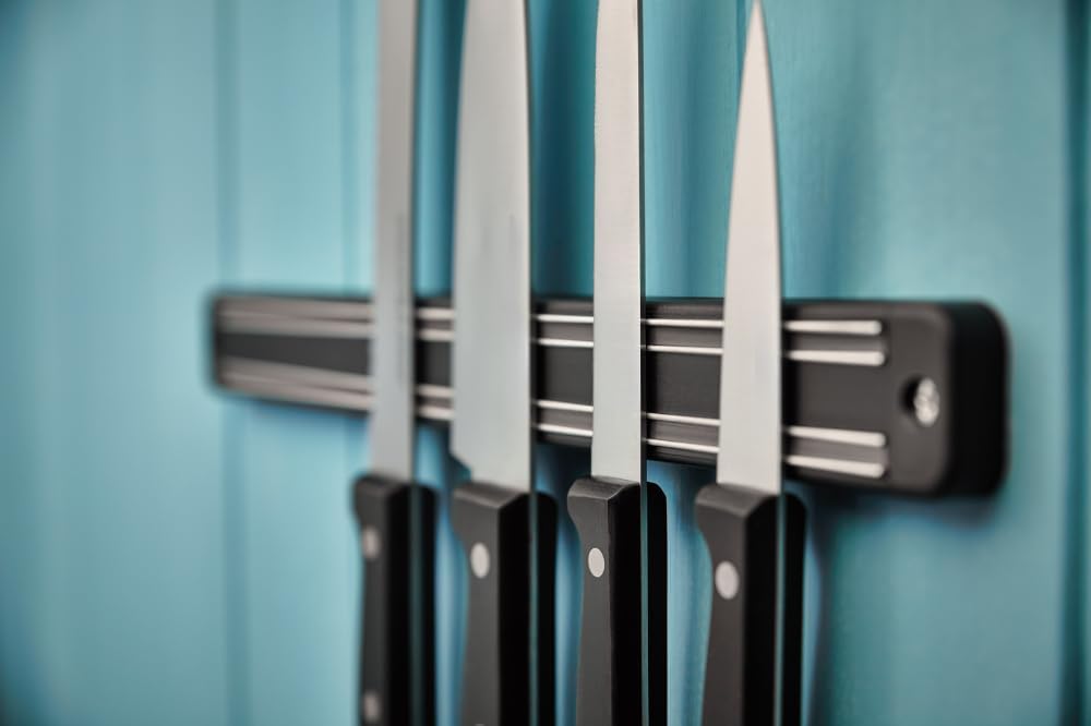 Judge 30cm black magnetic knife rack with four knives mounted