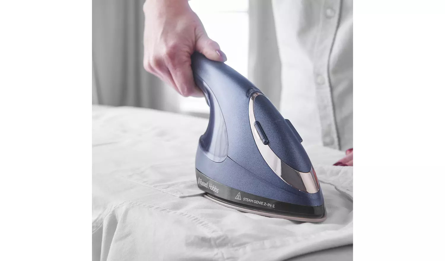 Russell Hobbs Steam Genie 2in1 handheld steamer and iron, blue and black