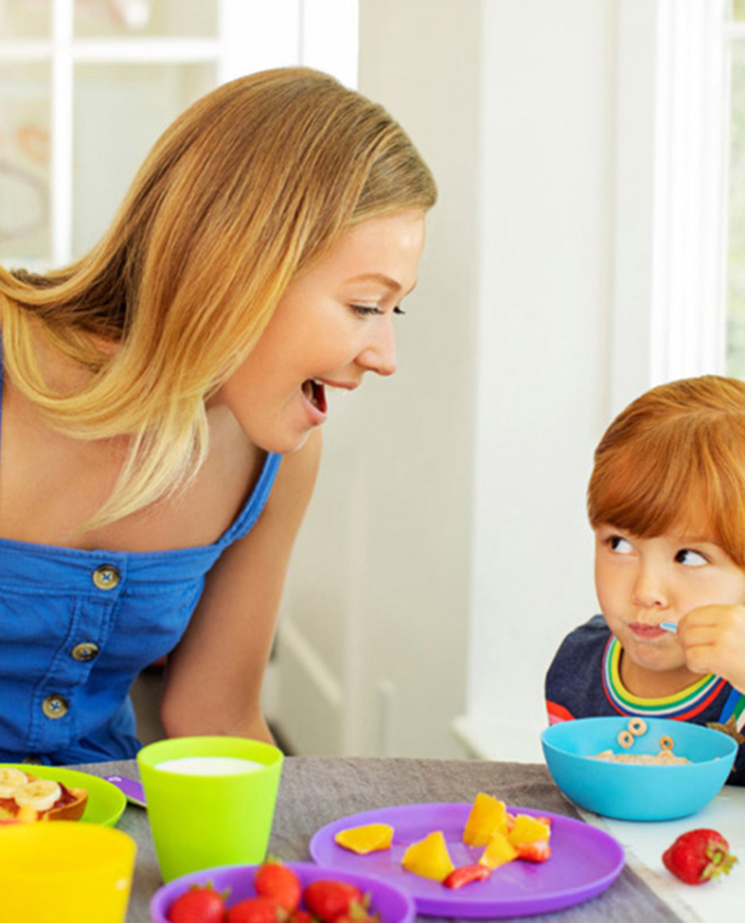 Munchkin Modern Multi Plates four piece set, colourful bowls for infants six months plus